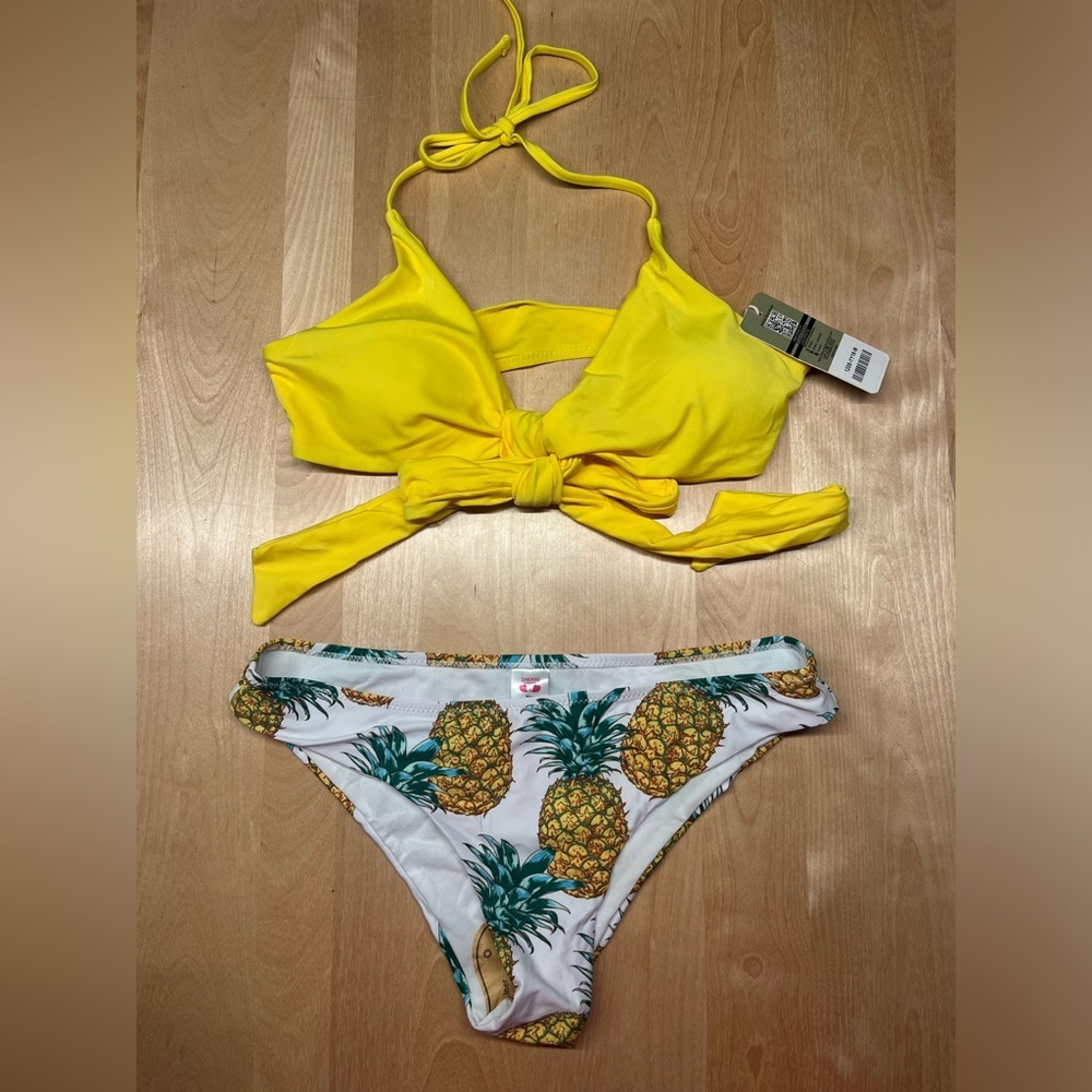 2/$20 NWT yellow bikini with pineapple 🍍 bottom - Size Medium